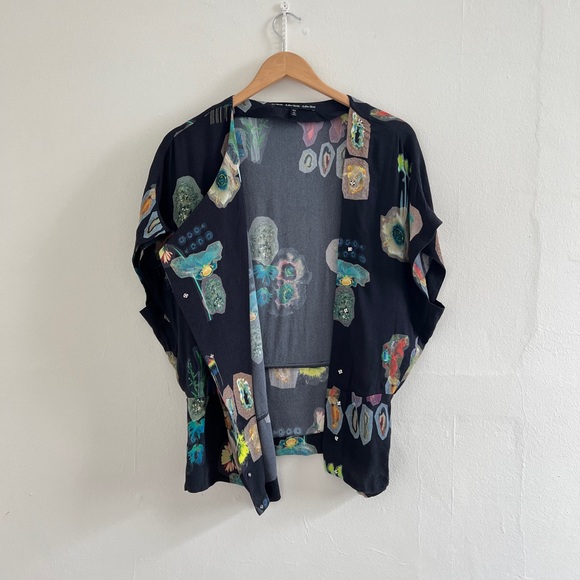 & Other Stories Black Blouse with Digital AI Flower Pattern Snap on UK 12 EU 40 - Picture 3 of 7